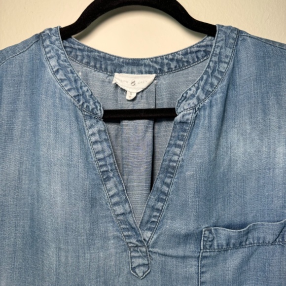 Lou & Grey Women's V-Neck Chambray Top Light Blue Wash SM - Picture 2 of 8